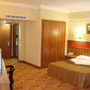 Standard Zimmer mit Kingsize-Bett